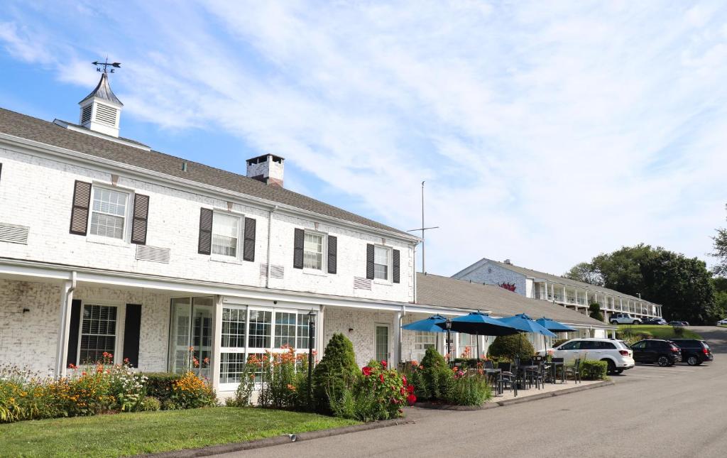 Circle Hotel Fairfield - Housity