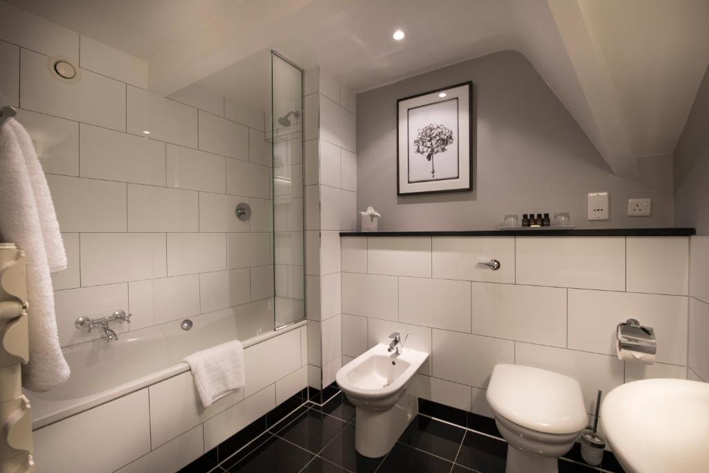 Number Four at Stow - Suite Familiar
