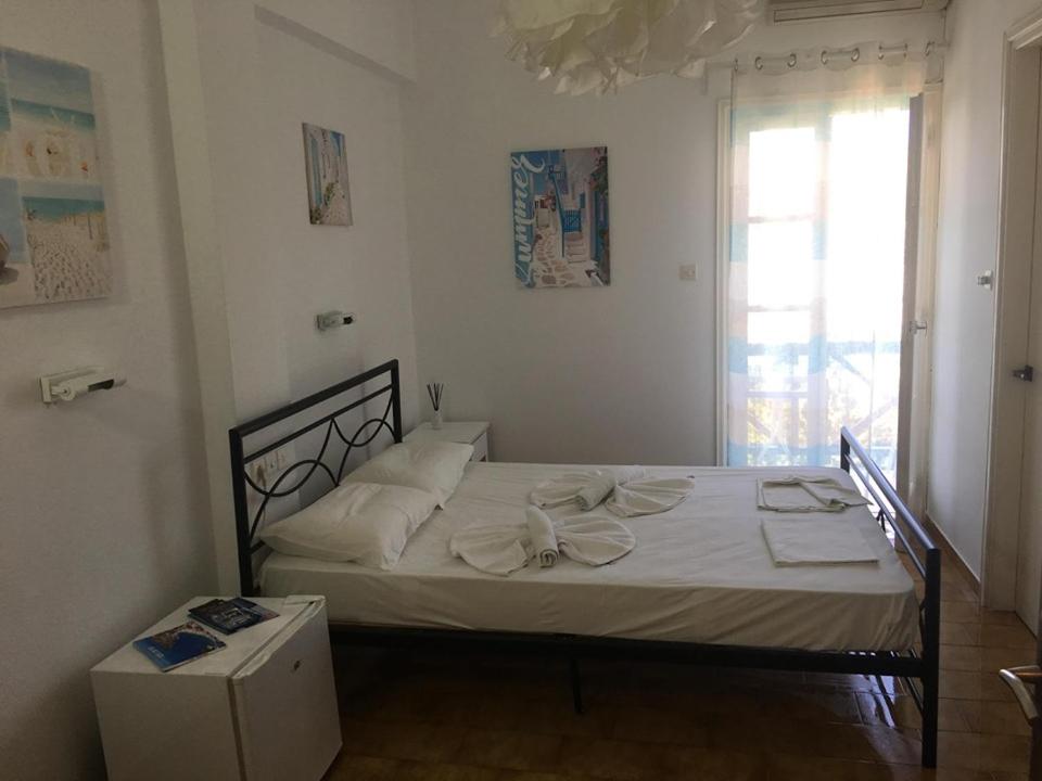 Ліжко або ліжка в номері Nefeli rooms Ios