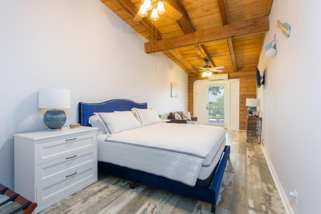 a bedroom with a bed and a wooden ceiling at Darien Dockside Inn in Darien