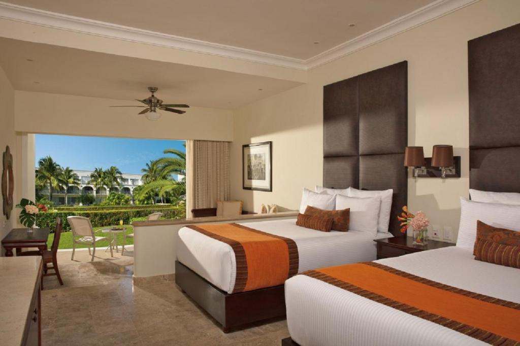 Una cama o camas en una habitación de Dreams Tulum Resort & Spa