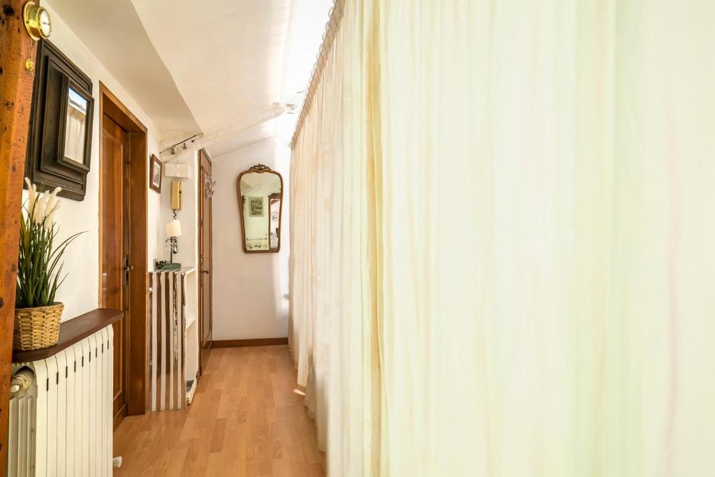 Televízia a/alebo spoločenská miestnosť v ubytovaní Ca Lorosa Cosy and comfortable Loft at Castello