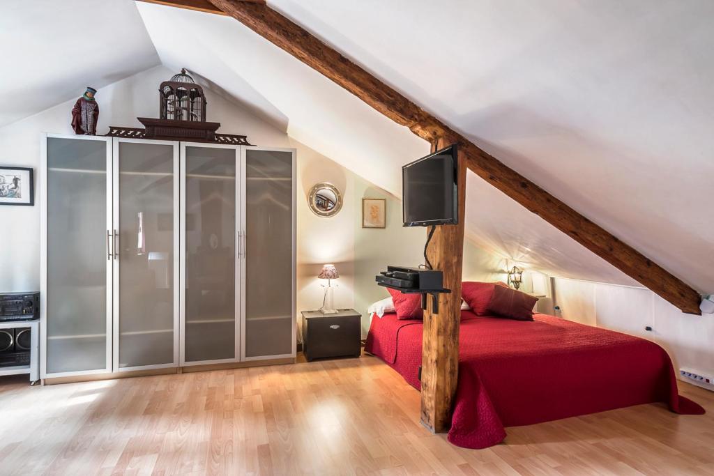 Posteľ alebo postele v izbe v ubytovaní Ca Lorosa Cosy and comfortable Loft at Castello