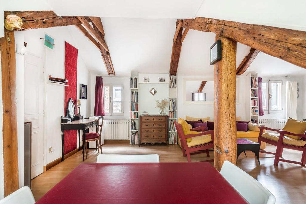 Posedenie v ubytovaní Ca Lorosa Cosy and comfortable Loft at Castello