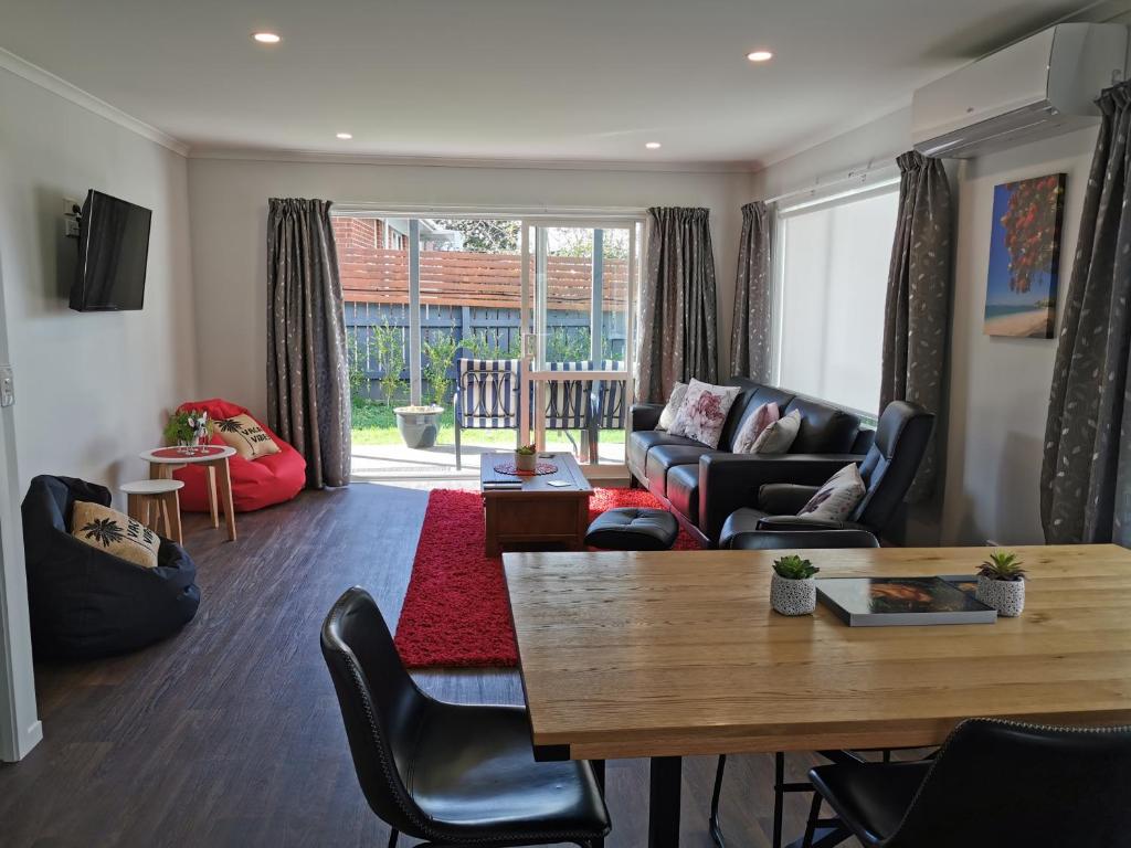 Posezení v ubytování Kerikeri Sunny Modern 2 Bedroom Apartments