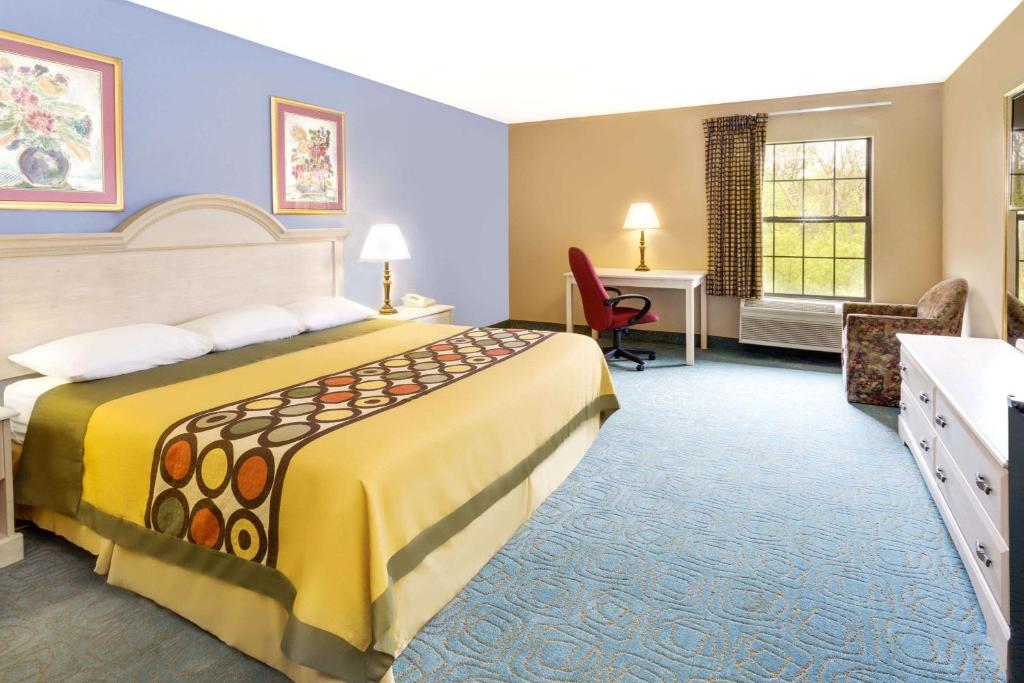 Super 8 by Wyndham Freeport - Chambre Lit King-Size - Non-Fumeurs