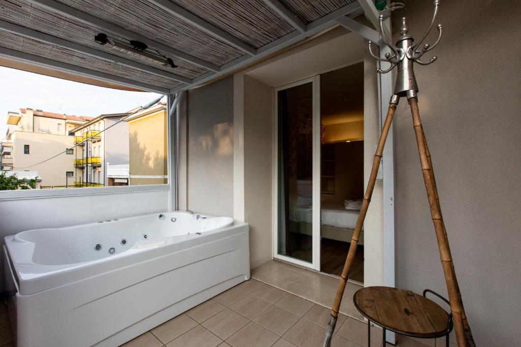 Koupelna v ubytování Rimini Suite Hotel