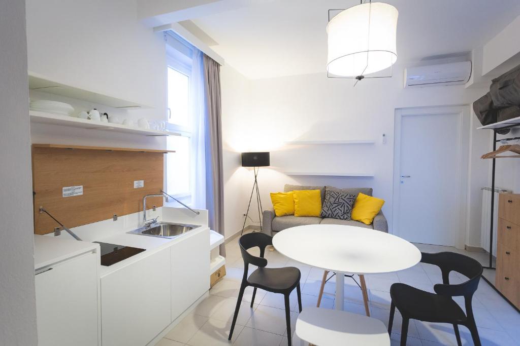 Posedenie v ubytovaní Via Siena 4 - Suites & Rooms