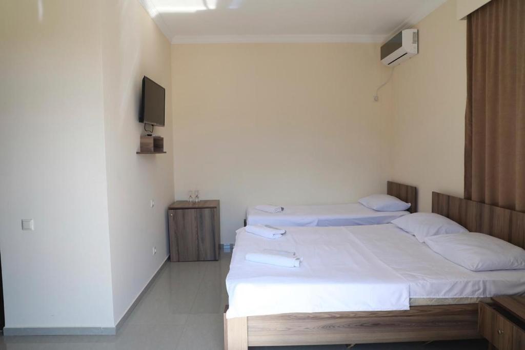 Rúm í herbergi á Hotel Estonia Two