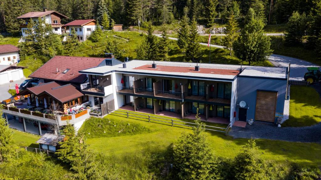 an aerial view of a house with a yard at Hotel Garni Isarlodge Wiesenhof in Scharnitz
