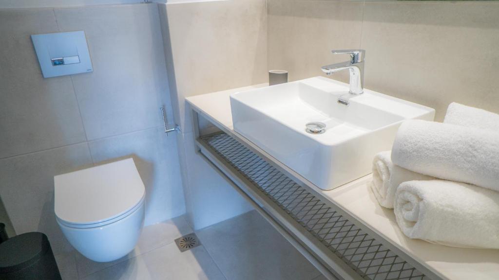 Koupelna v ubytování Anfi Suites