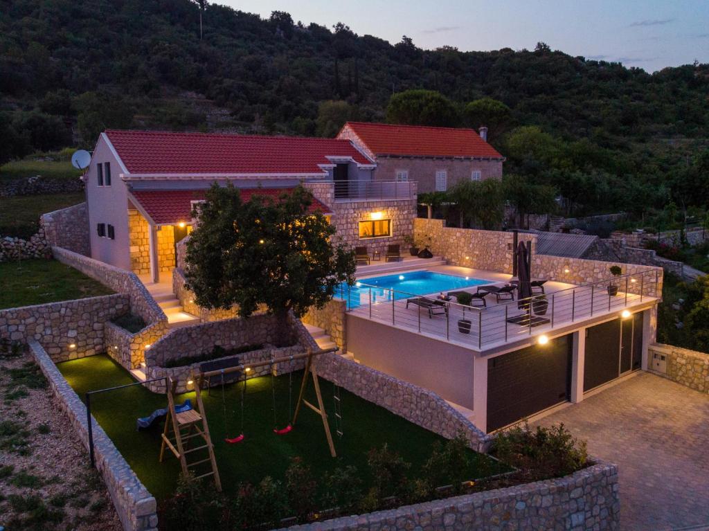 Bazén v ubytování Villa Madrevita Exclusive nebo v jeho okolí