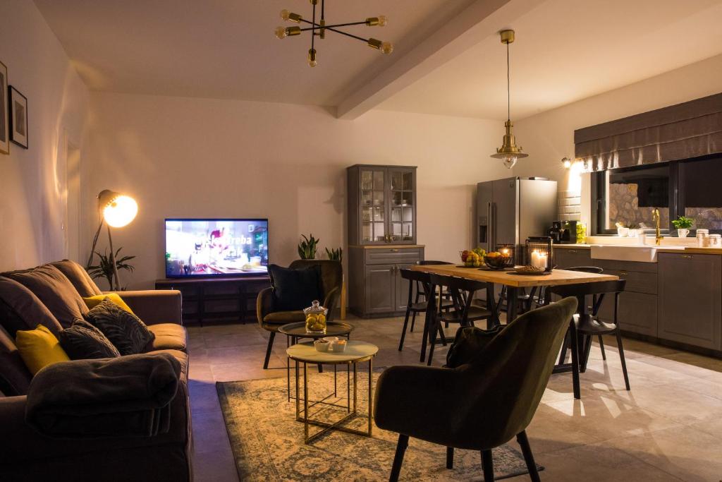 TV a/nebo společenská místnost v ubytování Villa Madrevita Exclusive