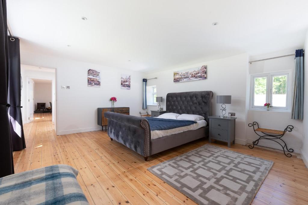 a bedroom with a large bed in a room at Riverside Cottage in Barnstaple