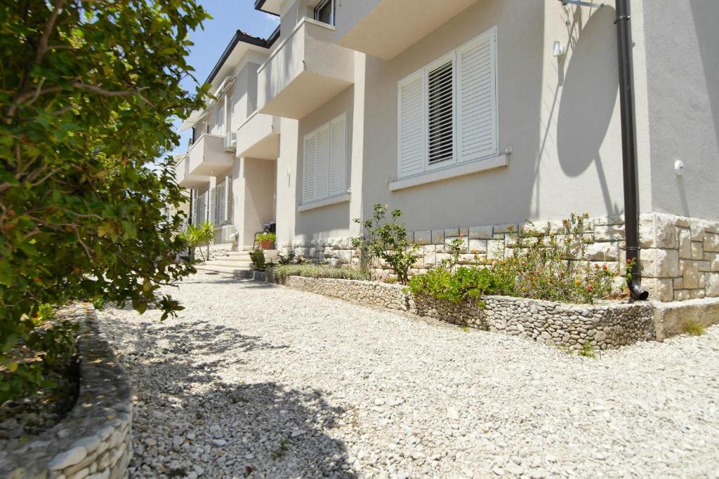 Budova, v ktorej sa apartmán nachádza