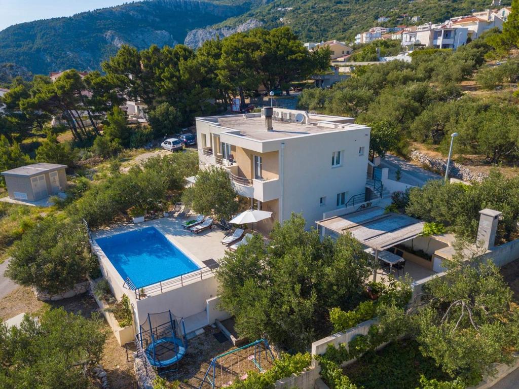 Bazén v ubytovaní Villa Cupido in Makarska, private pool alebo v jeho blízkosti