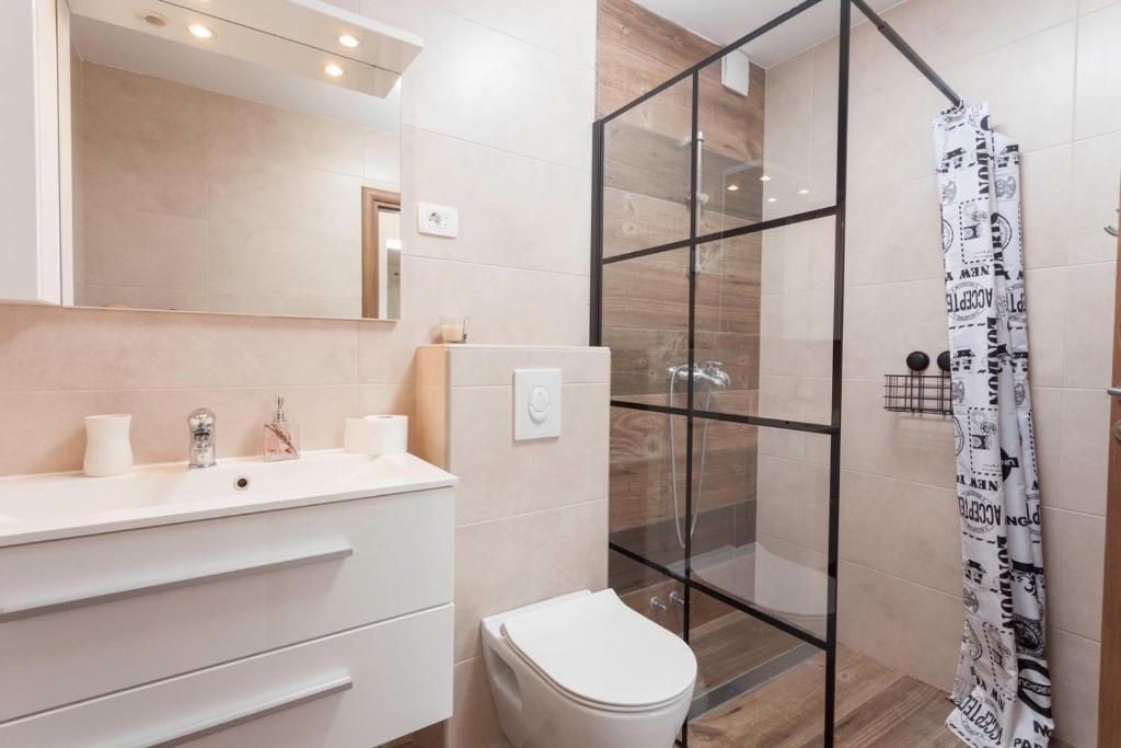 Kúpeľňa v ubytovaní Villa Cupido in Makarska, private pool
