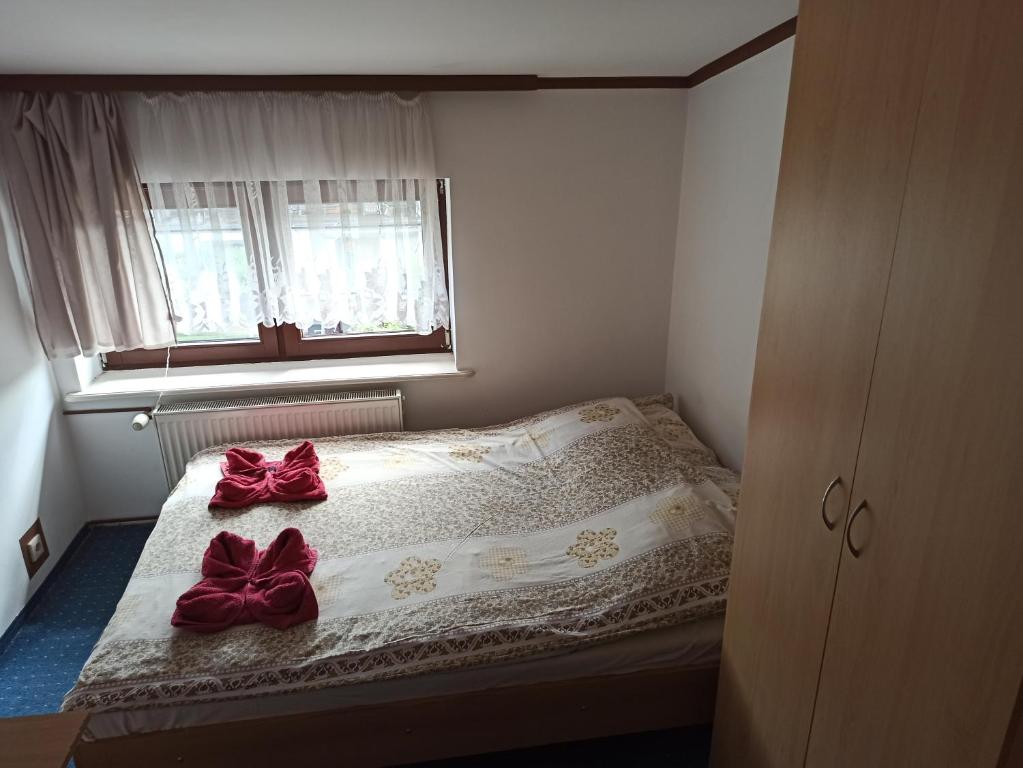 Postel nebo postele na pokoji v ubytování Gościniec Silver