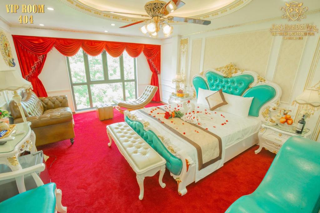 Postel nebo postele na pokoji v ubytování King's Hotel Dịch Vọng