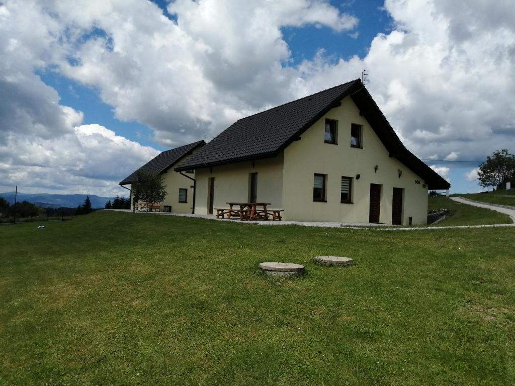 Budova, v ktorej sa dovolenkový dom nachádza