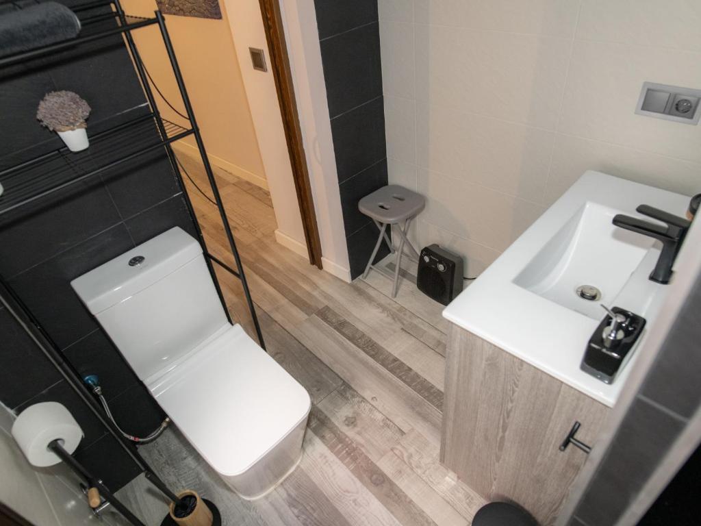 A bathroom at Elegante Apartamento para 5 en el centro de Cáceres con wifi
