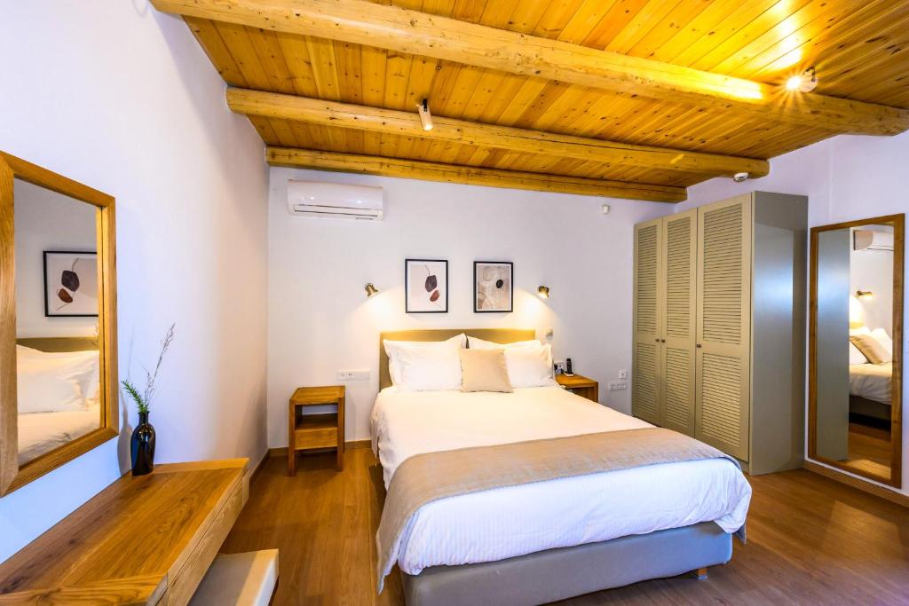 Postel nebo postele na pokoji v ubytování Selinitsa Residence Mani