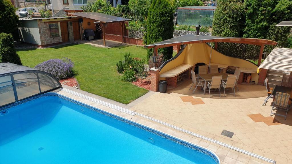 Bazén v ubytování Apartmány Znojmo nebo v jeho okolí
