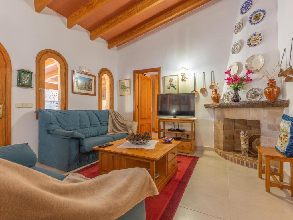 TV a/nebo společenská místnost v ubytování Holiday Home Ca Na Guerrera by Interhome