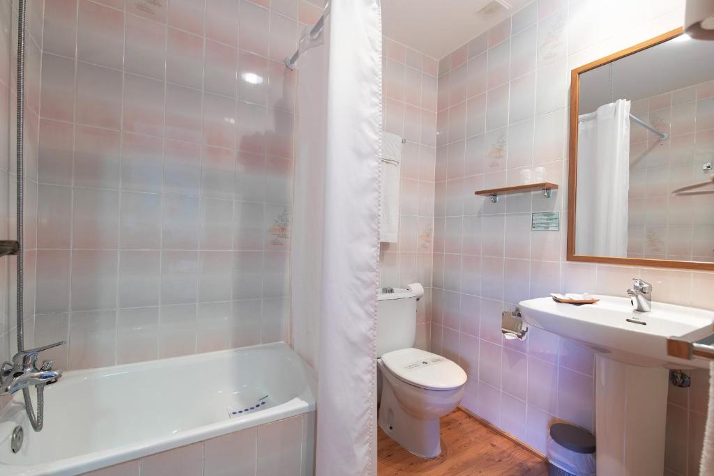 Un baño de Hotel Cinca