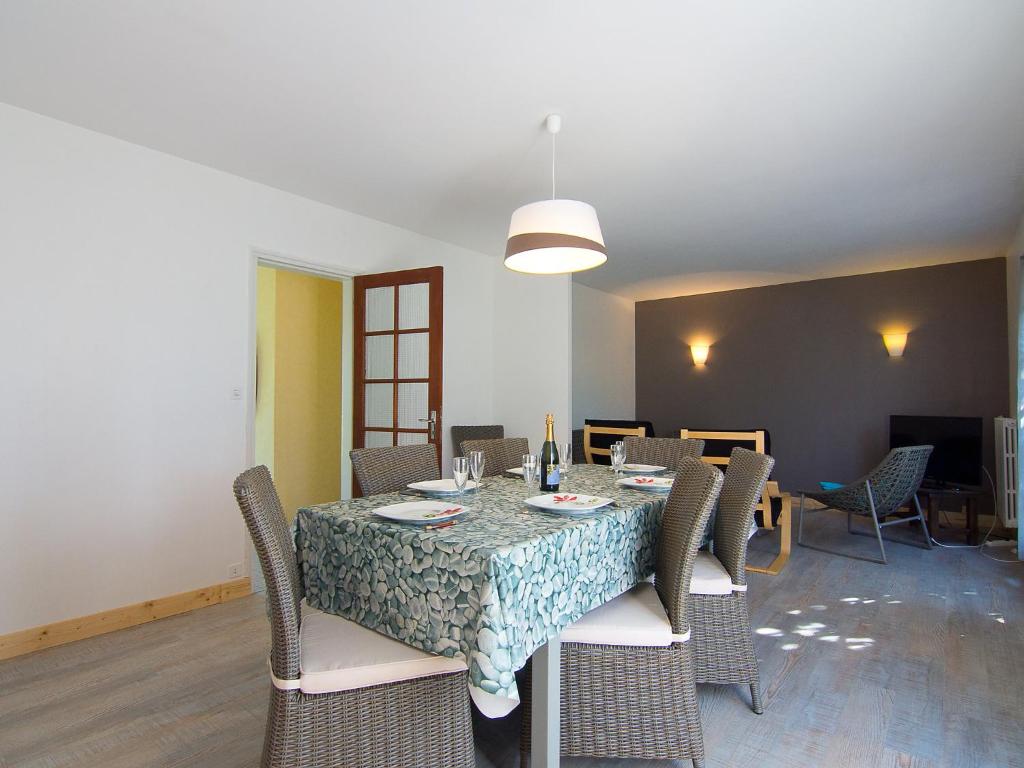a dining room with a table and chairs at Holiday Home Tal Mor by Interhome in Quiberon
