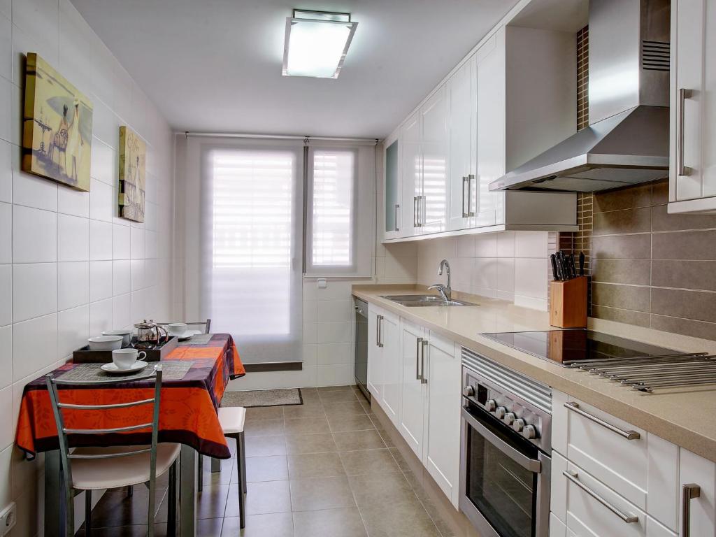 Kuchyň nebo kuchyňský kout v ubytování Apartment Marina Raset by Interhome