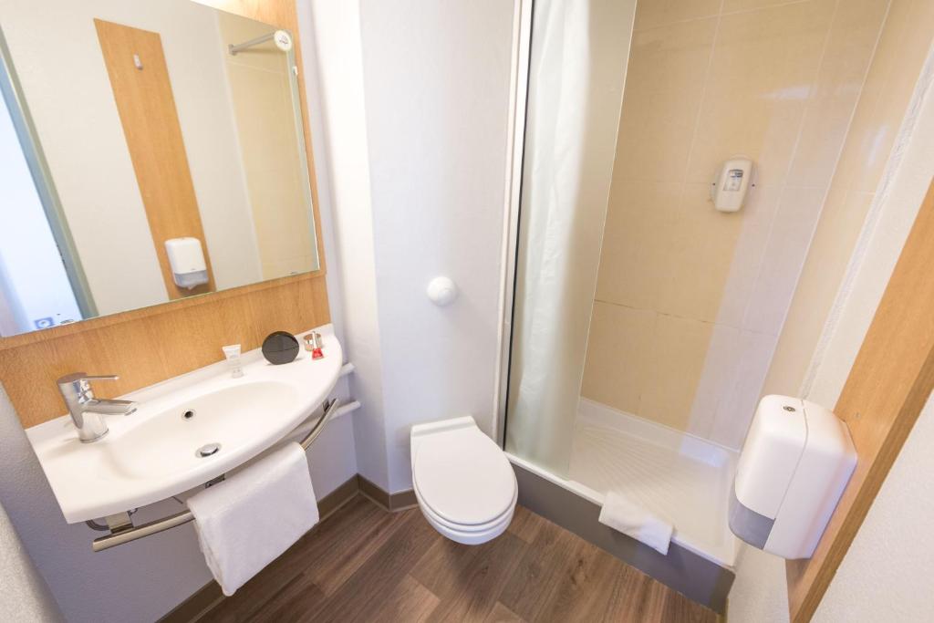 Koupelna v ubytování B&B HOTEL PERPIGNAN Nord Aéroport