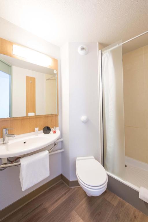 Koupelna v ubytování B&B HOTEL PERPIGNAN Nord Aéroport
