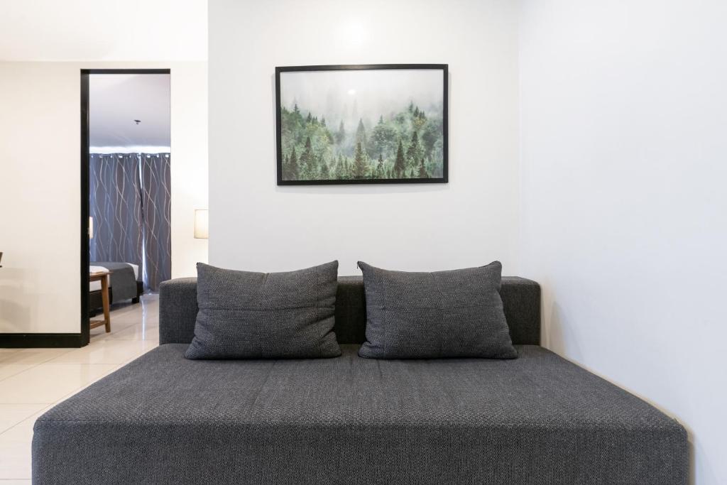 Postel nebo postele na pokoji v ubytování Artemis Place Makati Hotel