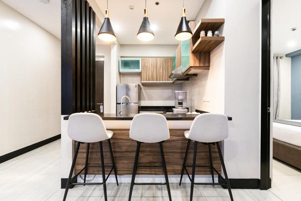 Kuchyň nebo kuchyňský kout v ubytování Artemis Place Makati Hotel