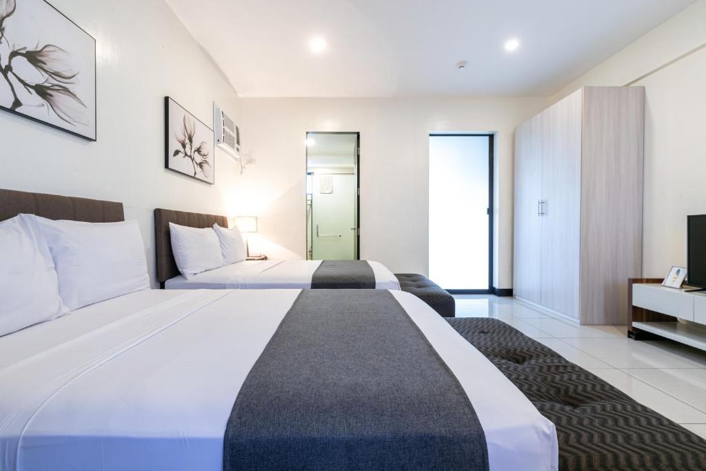 Postel nebo postele na pokoji v ubytování Artemis Place Makati Hotel