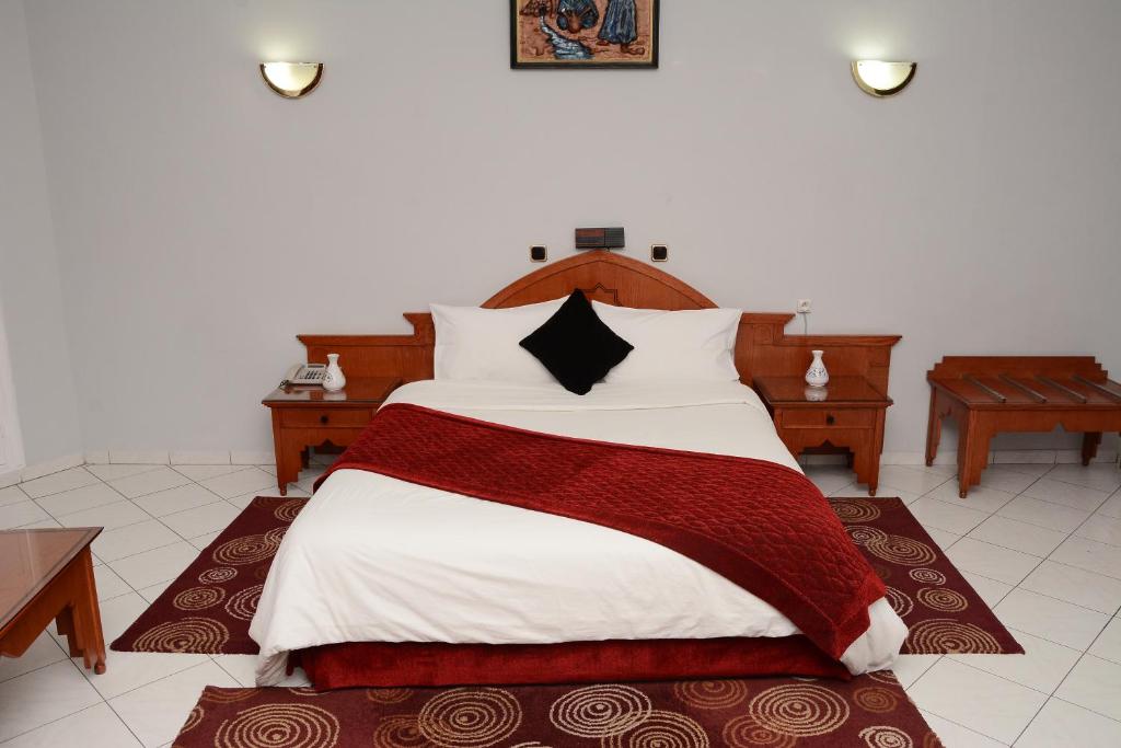 Postel nebo postele na pokoji v ubytování Hotel Bouregreg
