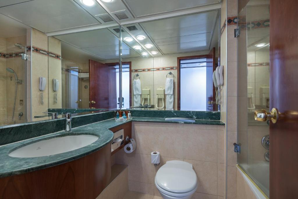 Ein Badezimmer in der Unterkunft Yam Suf by Isrotel Collection