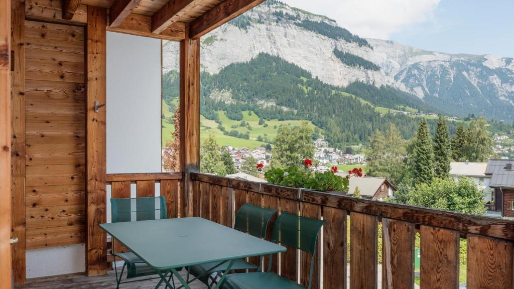Nespecifikovaný výhled na hory nebo výhled na hory při pohledu z aparthotelu