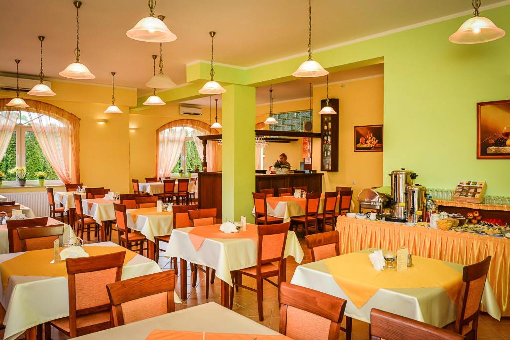 Restauracja lub miejsce do jedzenia w obiekcie Villa Sylvia