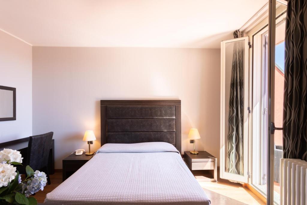 Postel nebo postele na pokoji v ubytování Hotel Dei Tigli