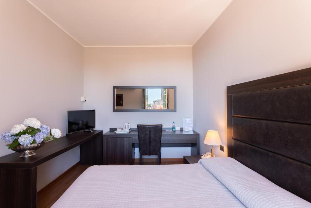 Postel nebo postele na pokoji v ubytování Hotel Dei Tigli