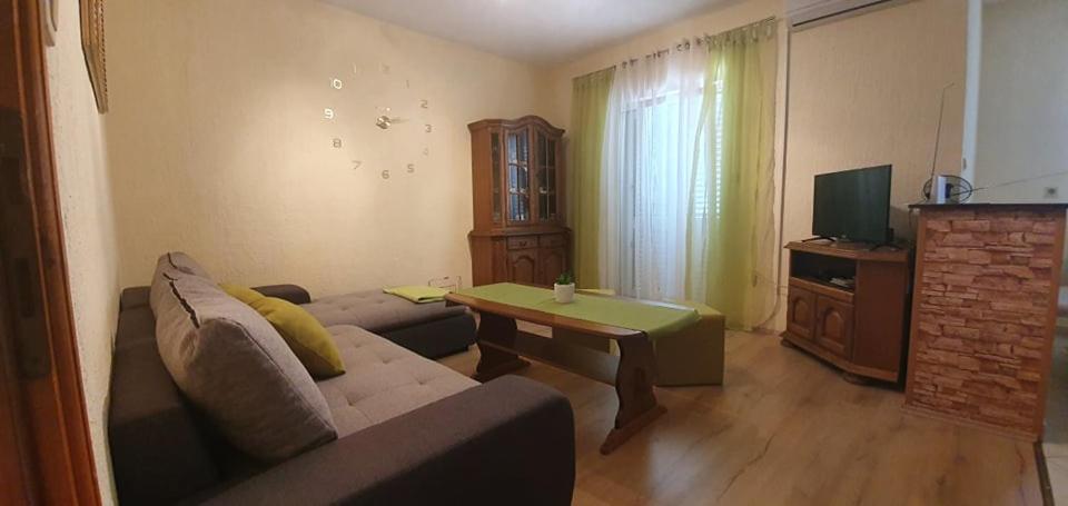 a living room with a couch and a television at Apartments New Charming in Senj