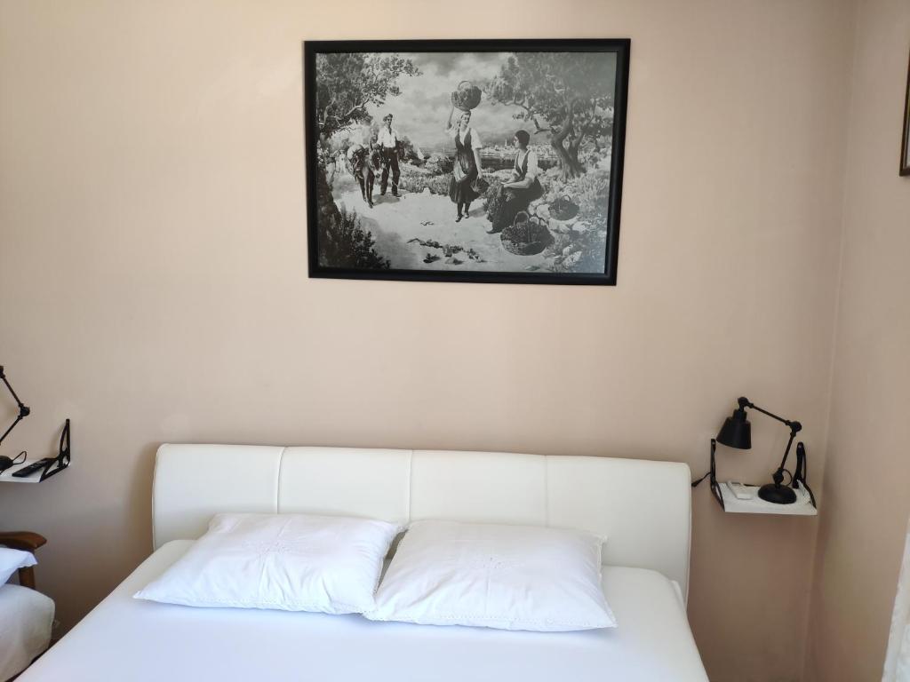 Letto o letti in una camera di Rab-centar