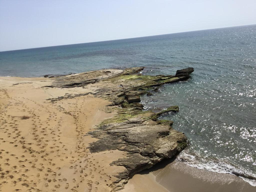 an aerial view of a beach with rocks and the ocean at B&B Villa Tania in Noto Marina