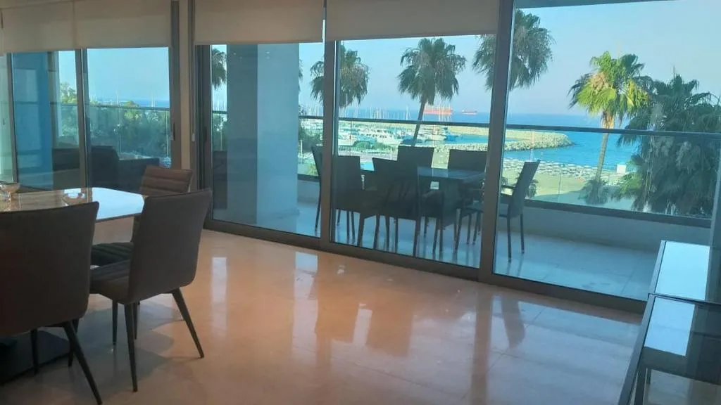 Horizon Luxury Suite at Finikoudes Beach 301, Larnaca, Cyprus