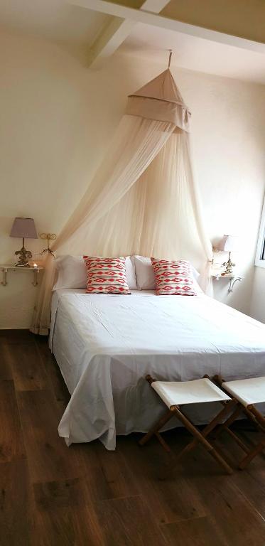 Postel nebo postele na pokoji v ubytování Les Llambrich - Apartamentos turísticos