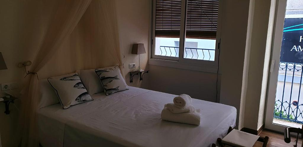 Postel nebo postele na pokoji v ubytování Les Llambrich - Apartamentos turísticos
