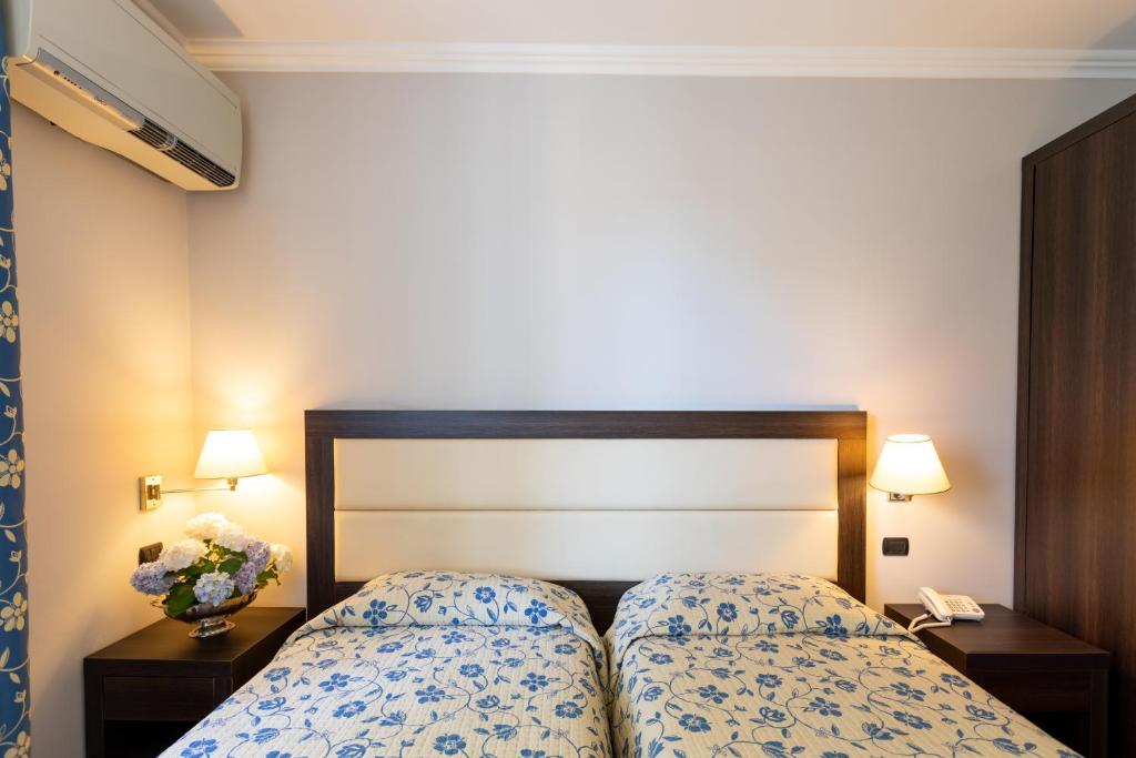 Postel nebo postele na pokoji v ubytování Hotel Dei Tigli