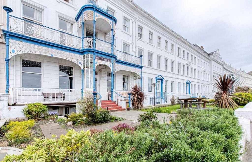 Culinary Bliss by the Sea: Reasons to Enjoy Food at a Seafront Hotel in Llandudno